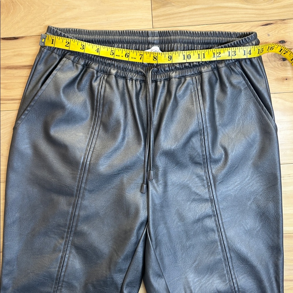 Caryn Vallone Metallic Gray Capris Faux Leather Pants | Size Large - Picture 2 of 7
